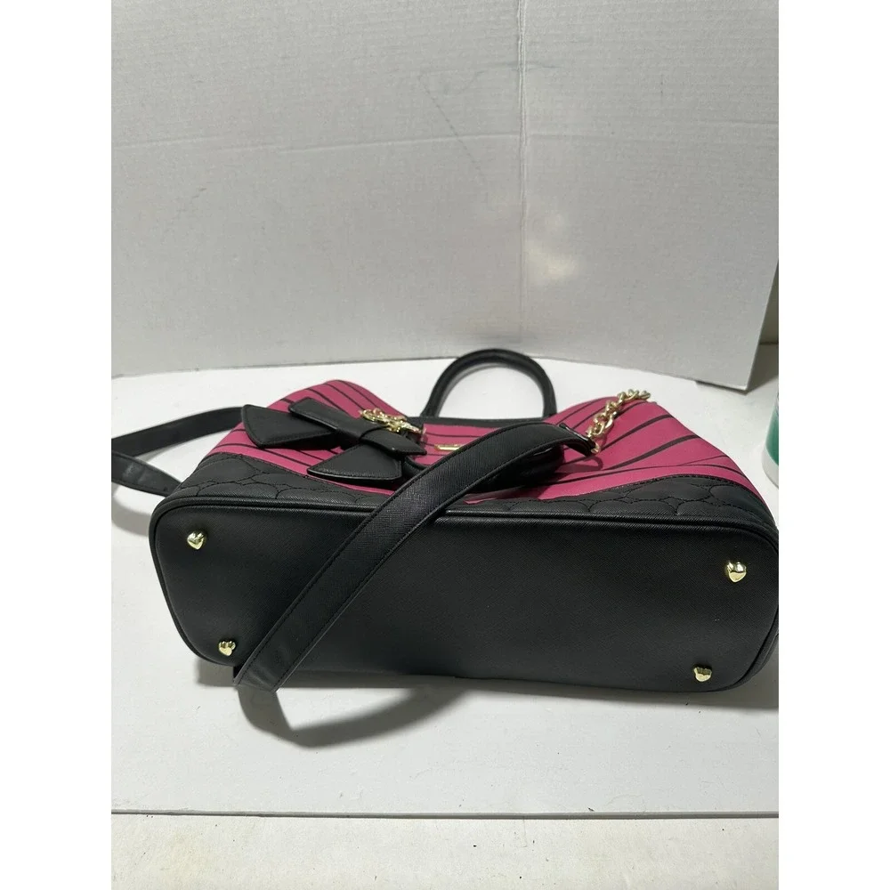 Betsey Johnson Pink Black Striped Heart Quilted Satchel Crossbody Bag‎ Bow Charm